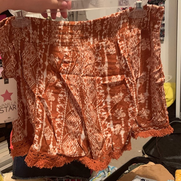 Shorts - Picture 2 of 3